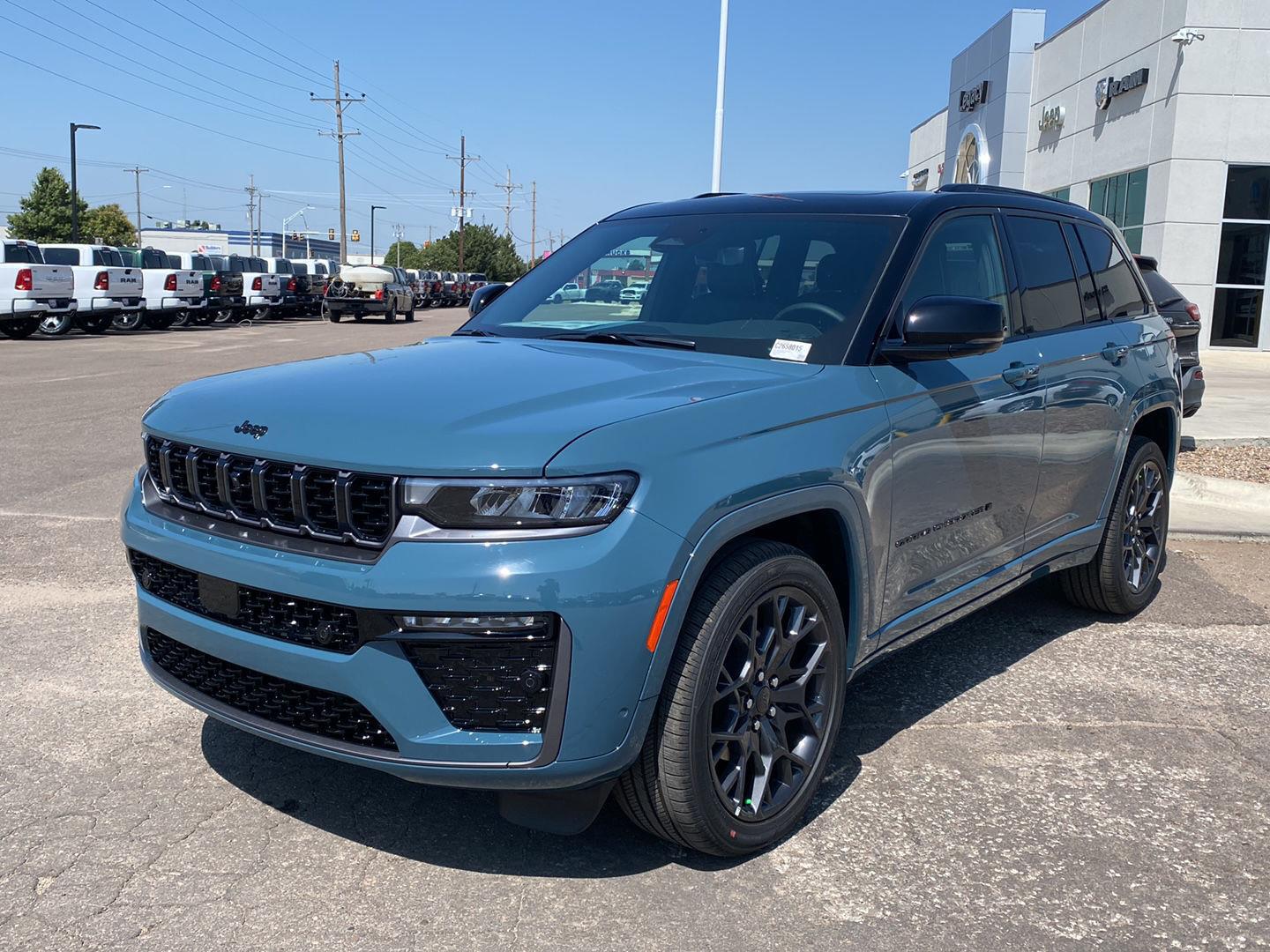 Gray (Steel Blue) 2026 Jeep Grand Cherokee SUV / Crossover Four-Wheel Drive 8-Speed Automatic