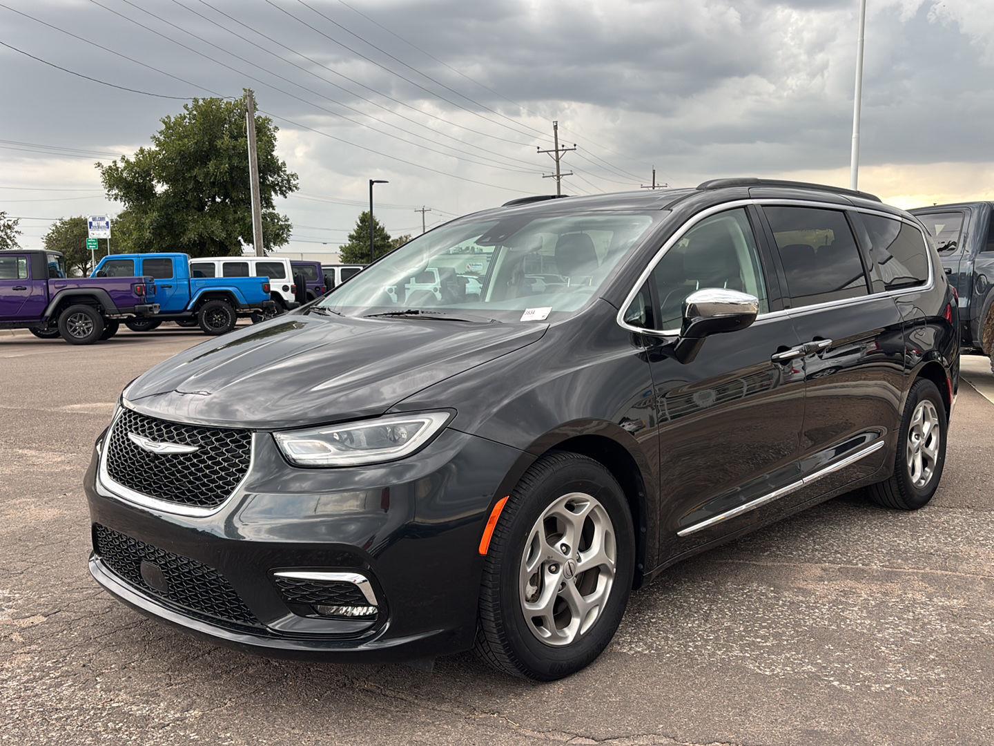 2023 Chrysler Pacifica Limited FWD