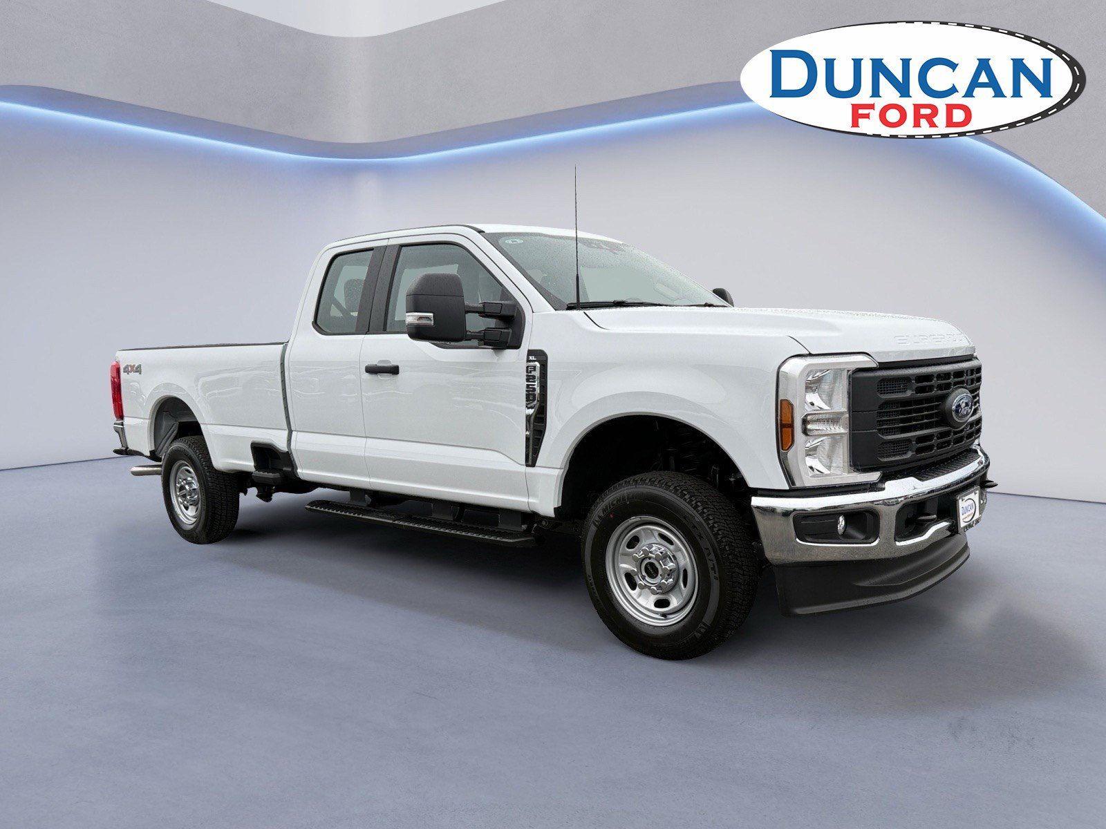 Oxford White 2026 Ford F-250 Super Duty XL SuperCab 4WD Pickup Truck Four-Wheel Drive Automatic
