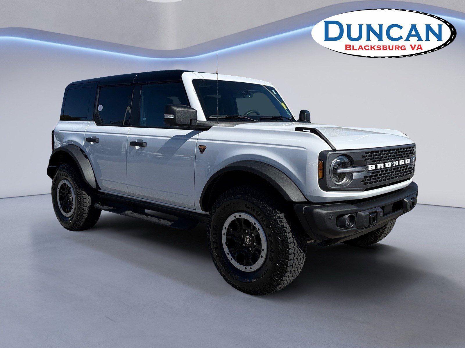Oxford White 2025 Ford Bronco Badlands 4-Door 4WD SUV / Crossover Four-Wheel Drive Automatic