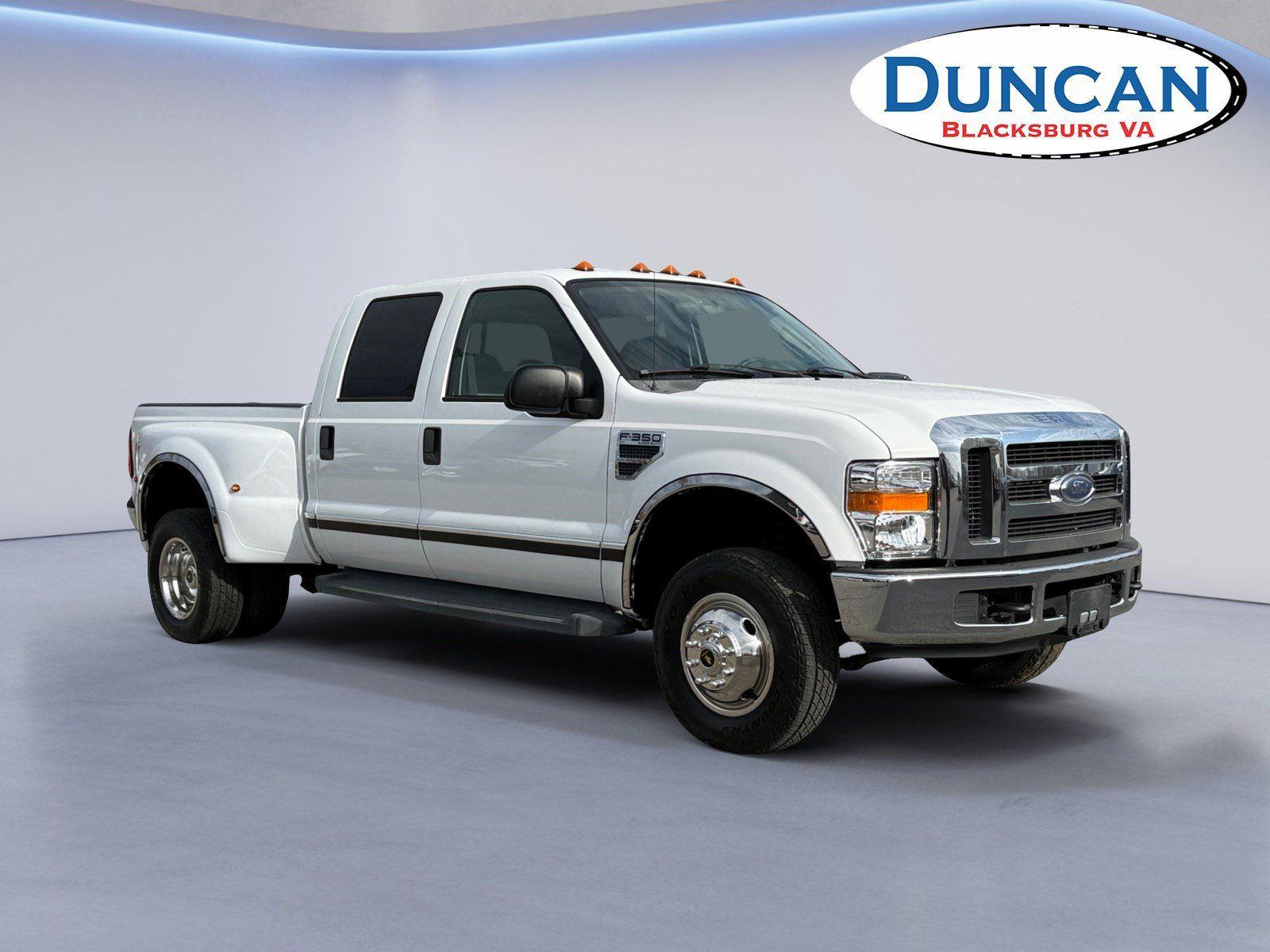 Oxford White 2008 Ford F-350 Super Duty XL Crew Cab DRW 4WD Pickup Truck Four-Wheel Drive 6-Speed Manual Overdrive