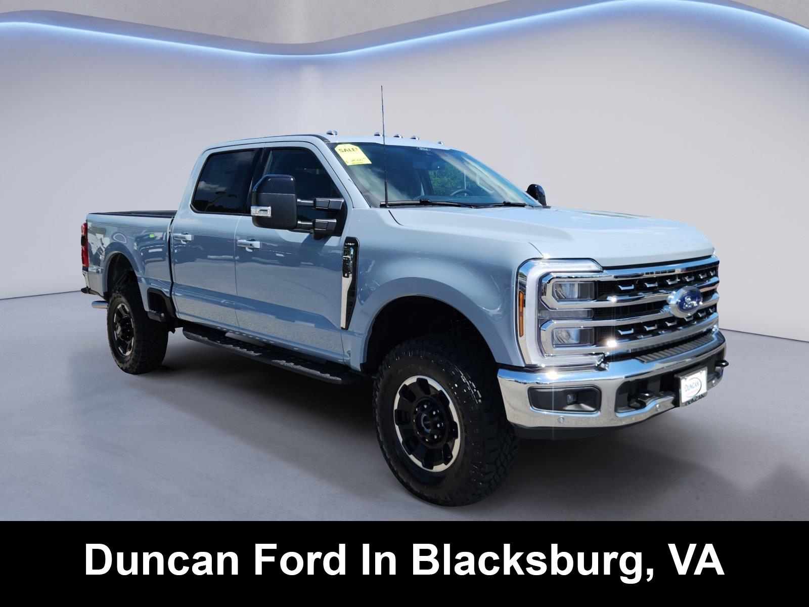 Glacier Gray Metallic Tri-Coat 2026 Ford F-250 Super Duty Pickup Truck Four-Wheel Drive Automatic