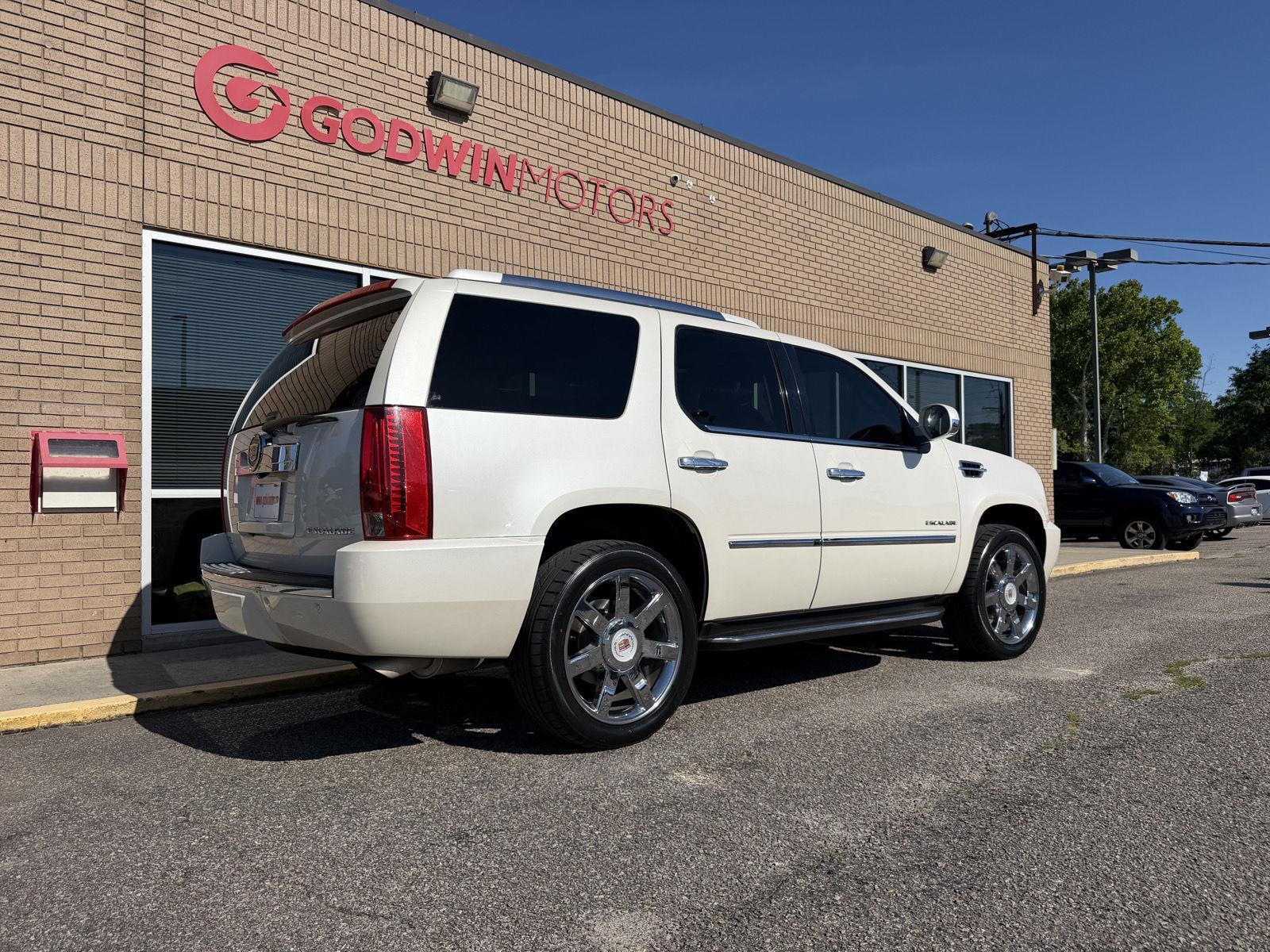 View vehicle photo 6