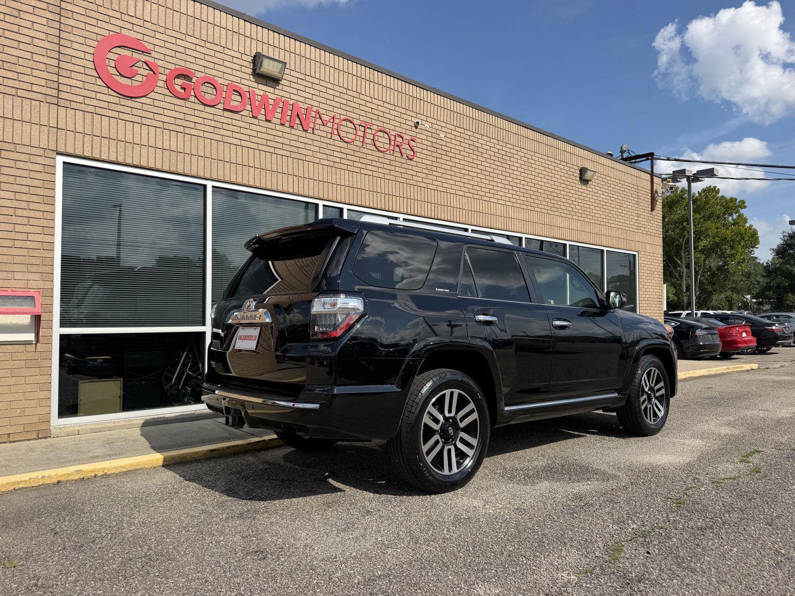 View vehicle photo 4