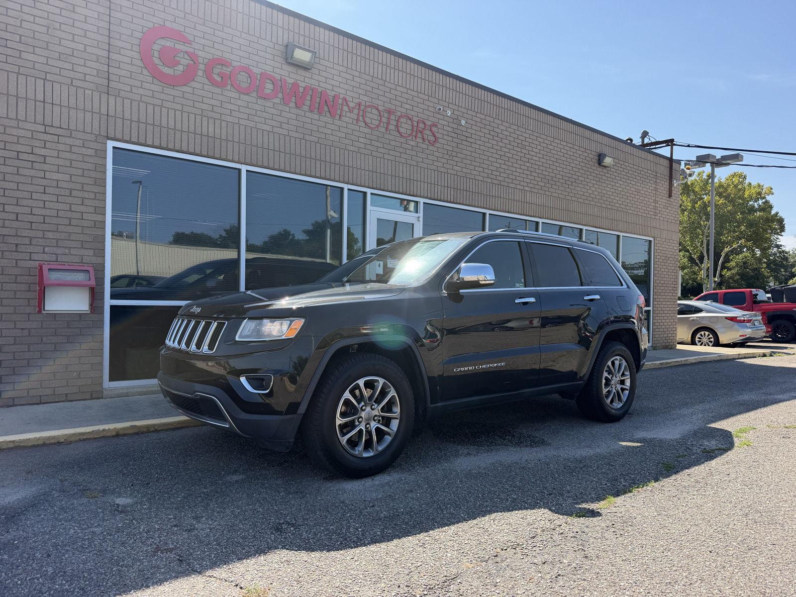 Brilliant Black Crystal Pearlcoat 2016 Jeep Grand Cherokee SUV / Crossover 4X2 8-Speed Automatic