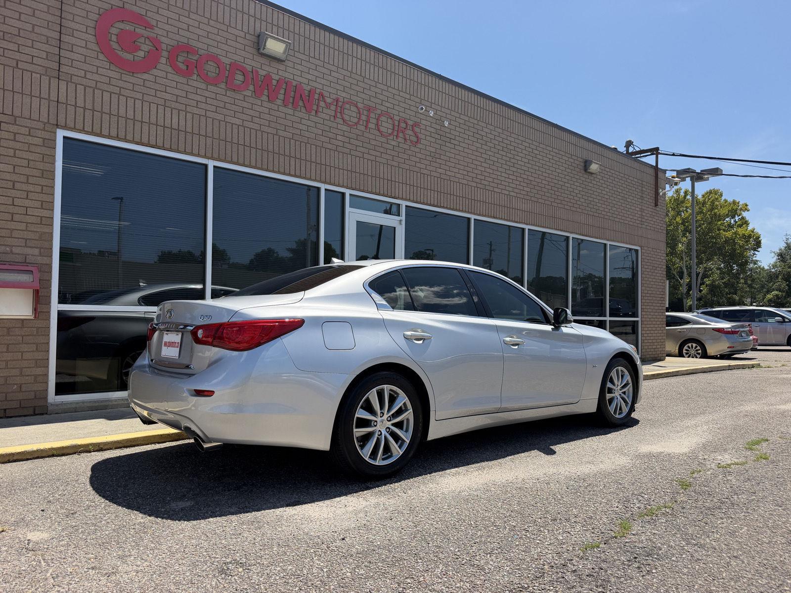 View vehicle photo 4
