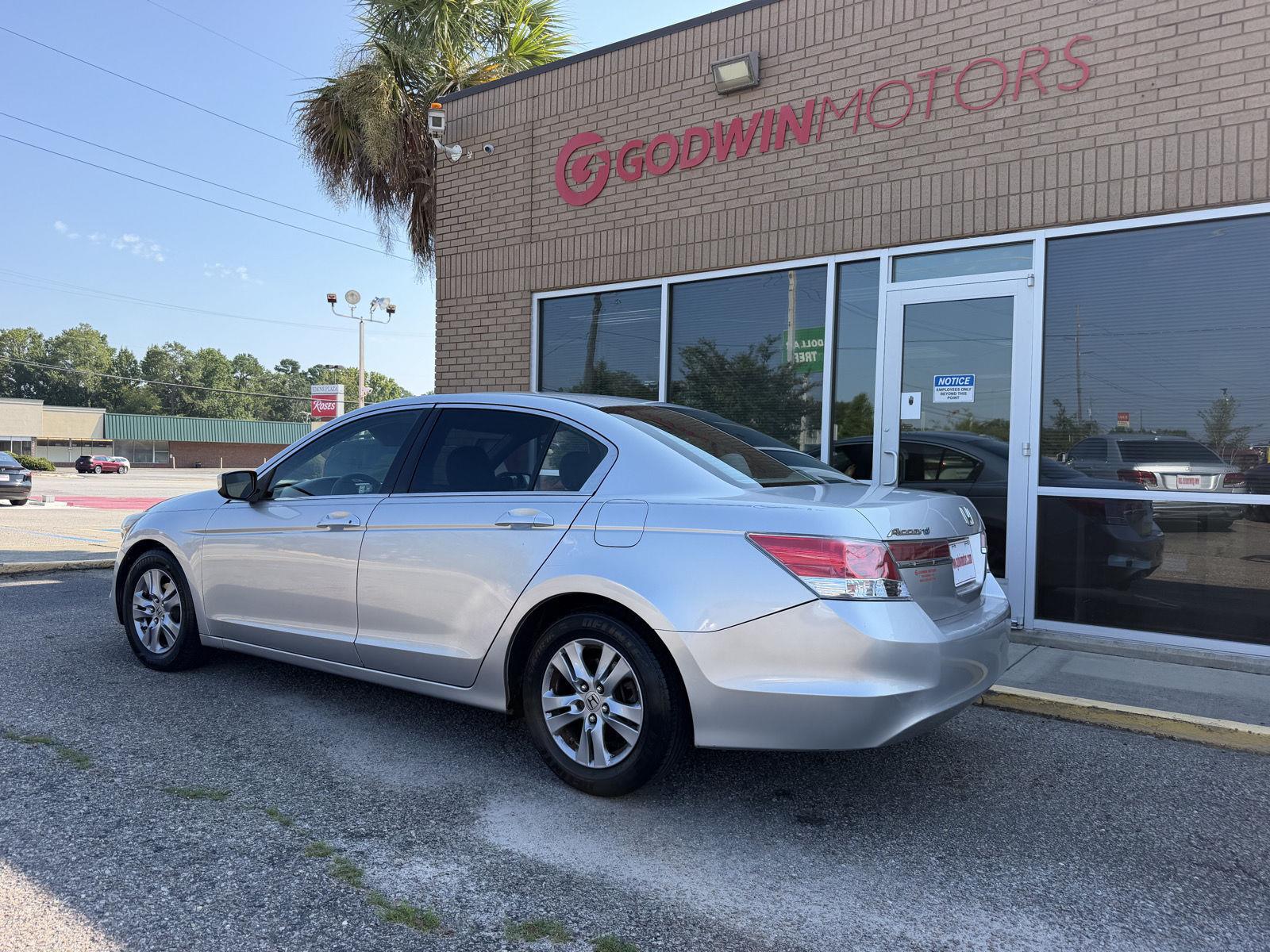 View vehicle photo 3