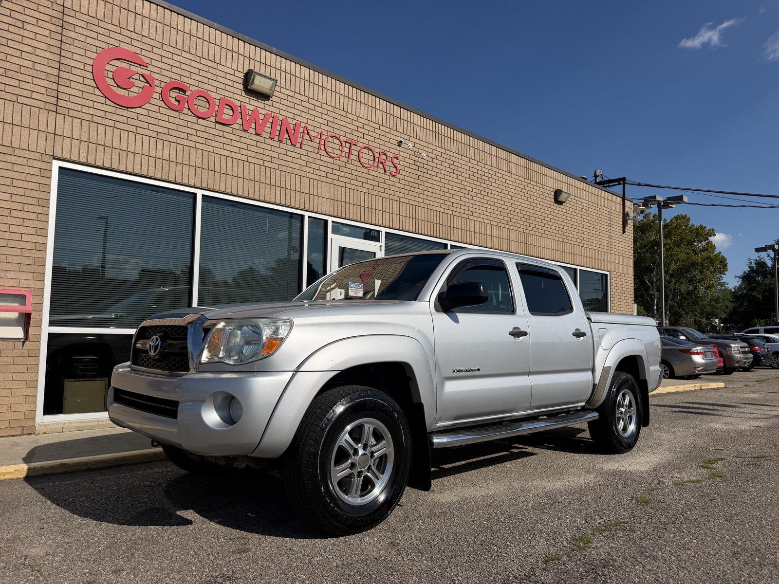 2011 Toyota Tacoma Plata (Silver Streak Mica) Camioneta 4X2 5 velocidades Automática