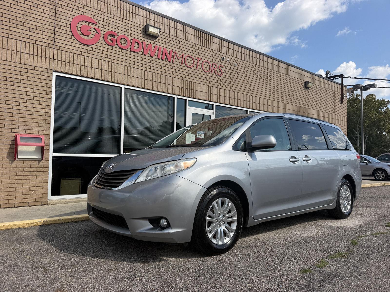 Silver Sky Metallic 2011 Toyota Sienna Minivan Front-Wheel Drive 6-Speed Automatic