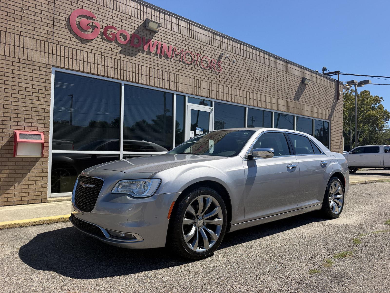 2018 Chrysler 300 Plata (Billet Silver Metallic Clearcoat) Sedán Tracción trasera 8 velocidades Automática