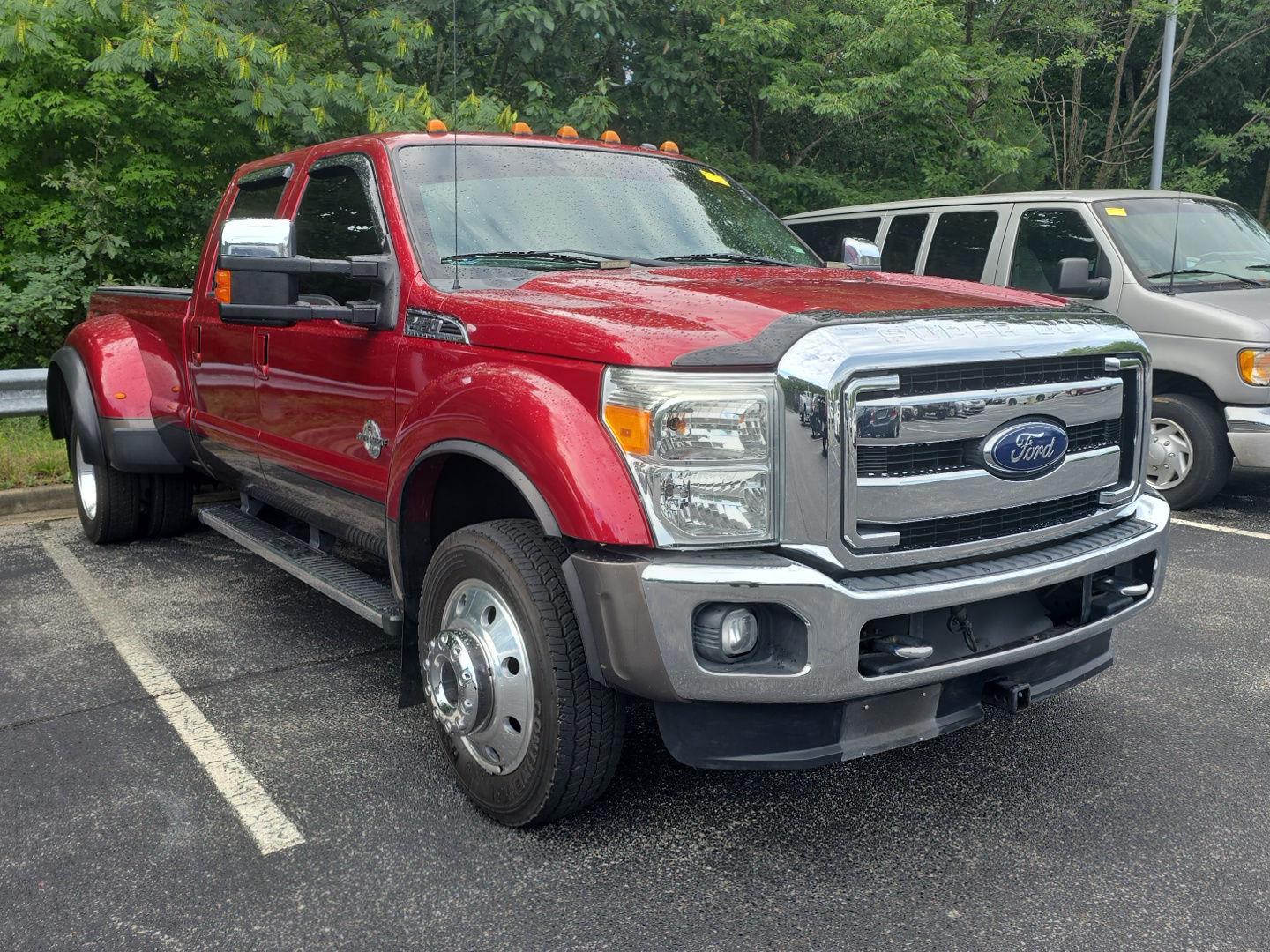  2016 Ford F-450 Super Duty Lariat Crew Cab LB DRW 4WD   