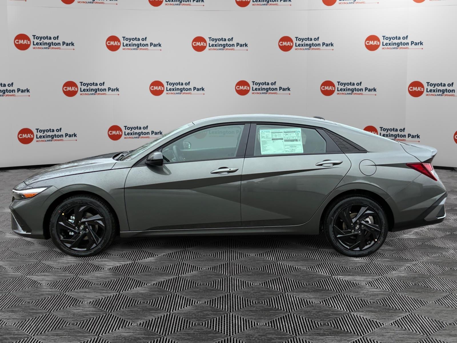 View vehicle photo 4