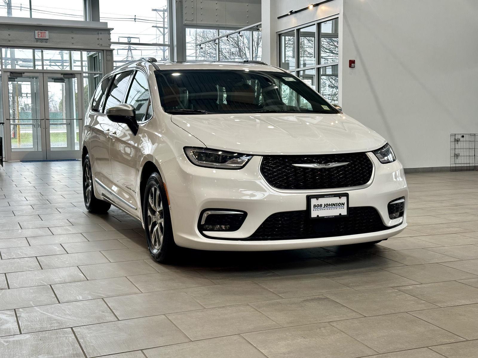 2023 Chrysler Pacifica Hybrid Pinnacle FWD