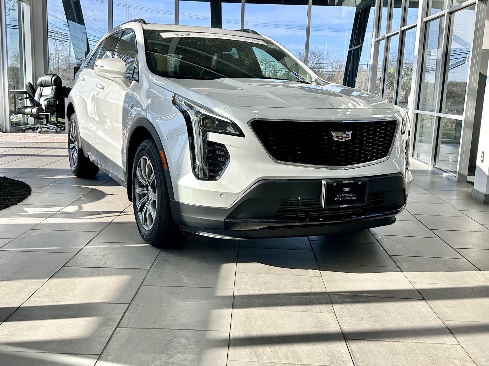 Crystal White Tricoat 2022 Cadillac XT4 Luxury AWD SUV / Crossover Four-Wheel Drive 9-Speed Automatic
