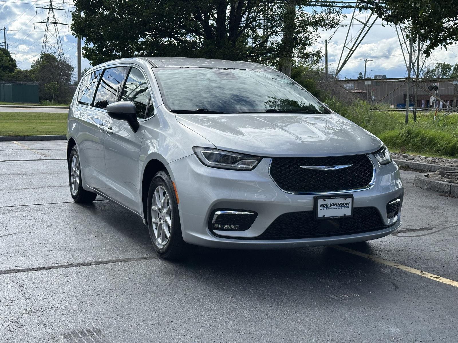 GY 2023 Chrysler Pacifica Minivan Front-Wheel Drive