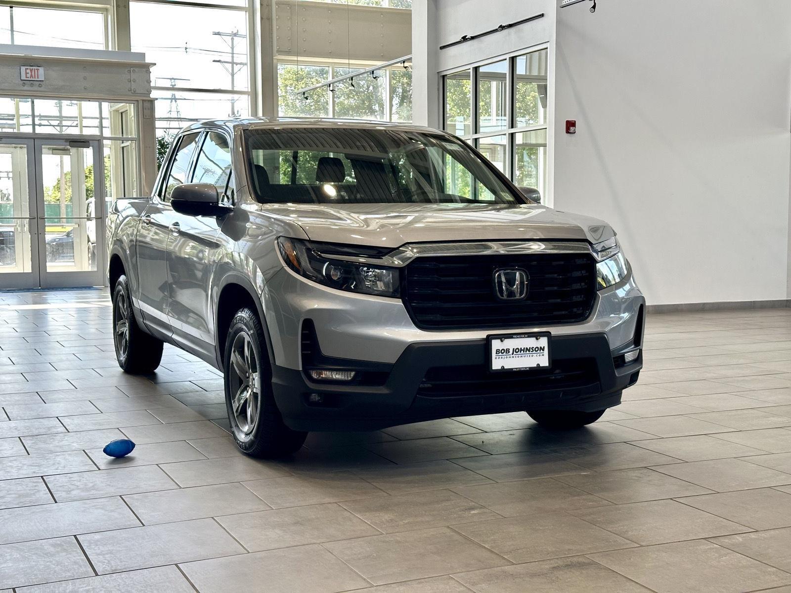 Lunar Silver Metallic 2023 Honda Ridgeline Pickup Truck All-Wheel Drive 9-Speed Automatic