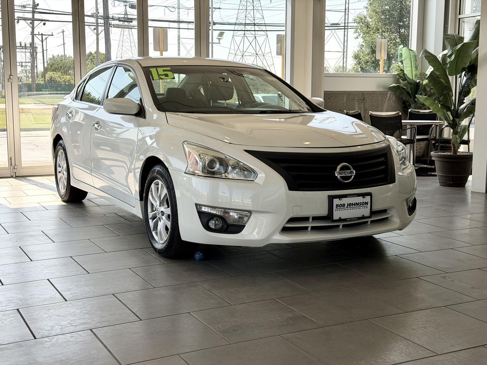 Pearl White 2015 Nissan Altima Sedan Front-Wheel Drive Continuously Variable Transmission