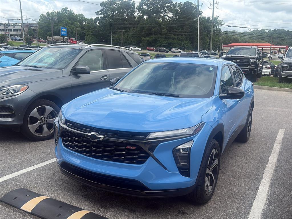  2024 Chevrolet Trax RS with 1RS FWD   