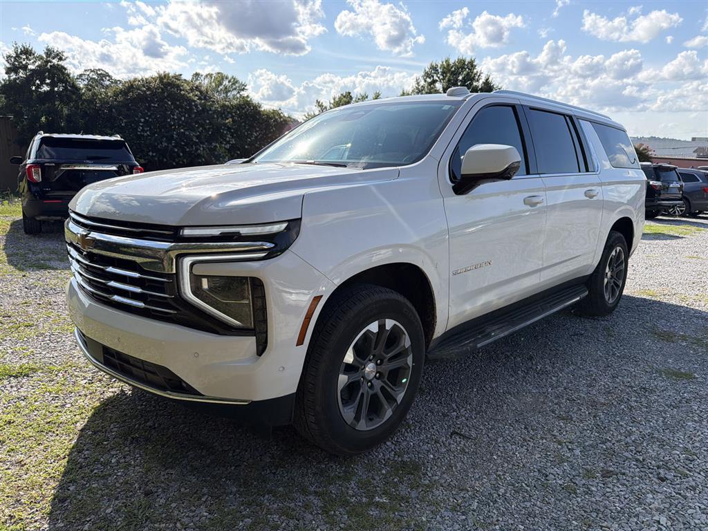 Summit White 2025 Chevrolet Suburban SUV / Crossover 4X2 Automatic