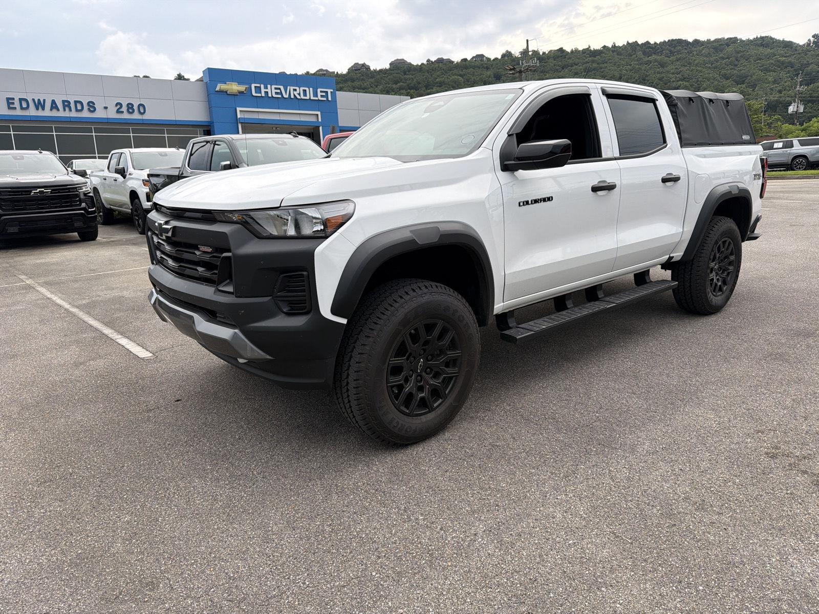 Summit White 2026 Chevrolet Colorado Pickup Truck Four-Wheel Drive 8-Speed Automatic