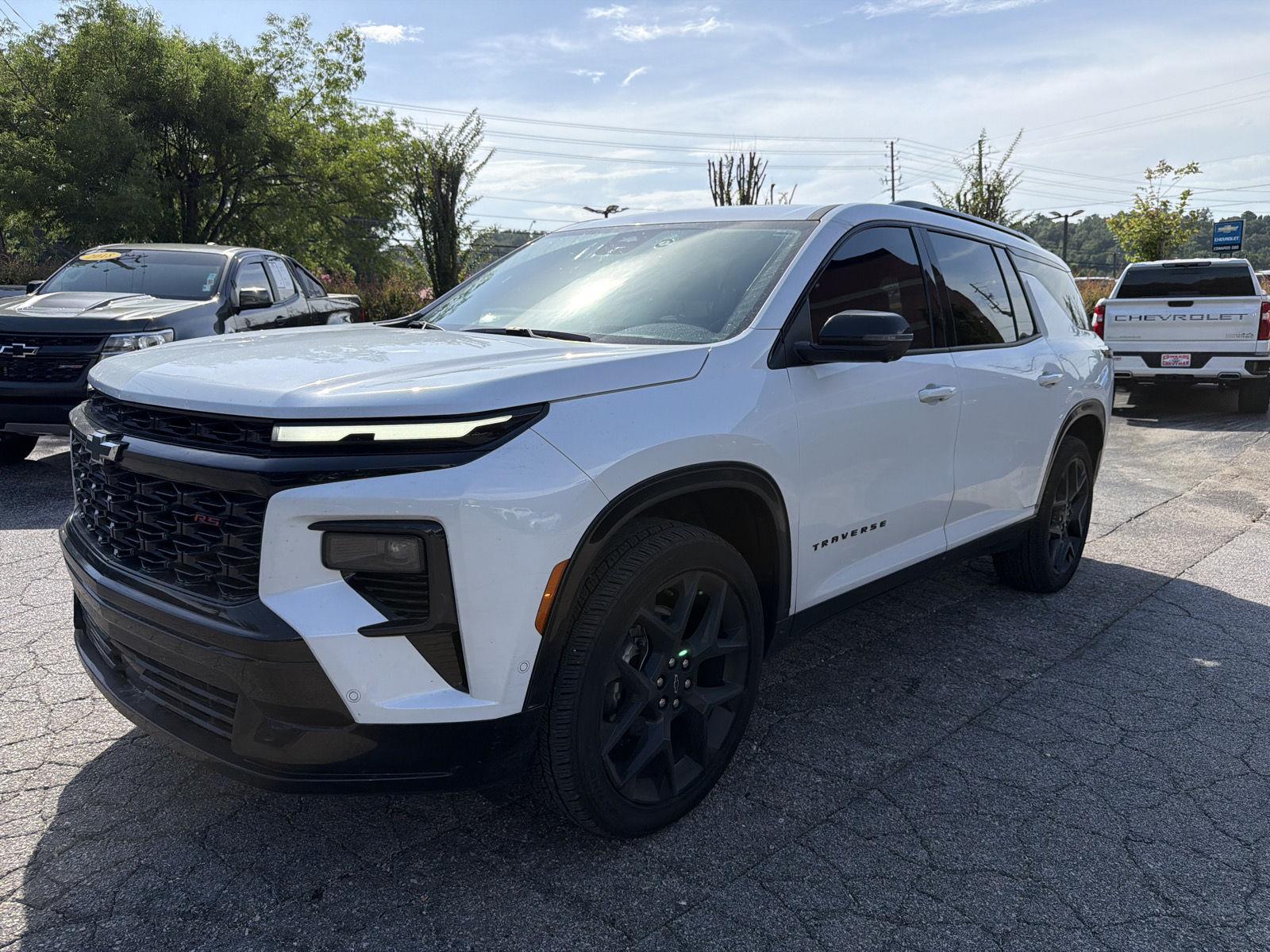 Polar White Tricoat 2026 Chevrolet Traverse SUV / Crossover Front-Wheel Drive 8-Speed Automatic