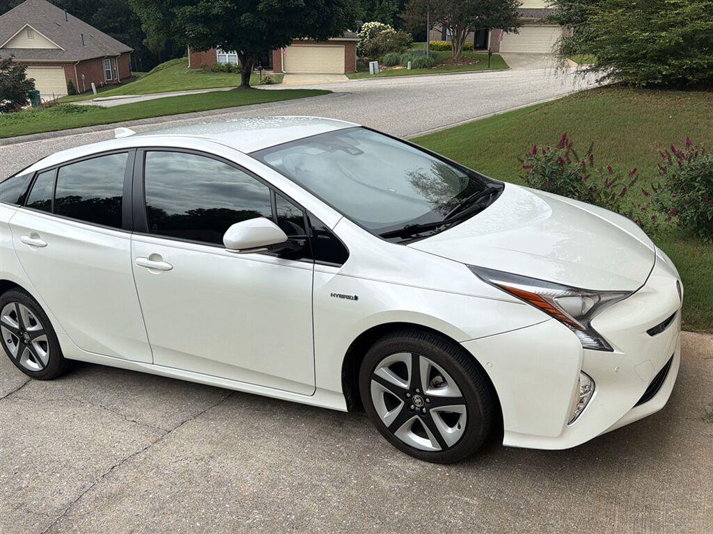 White (Blizzard Pearl) 2016 Toyota Prius Hatchback Front-Wheel Drive Continuously Variable Transmission