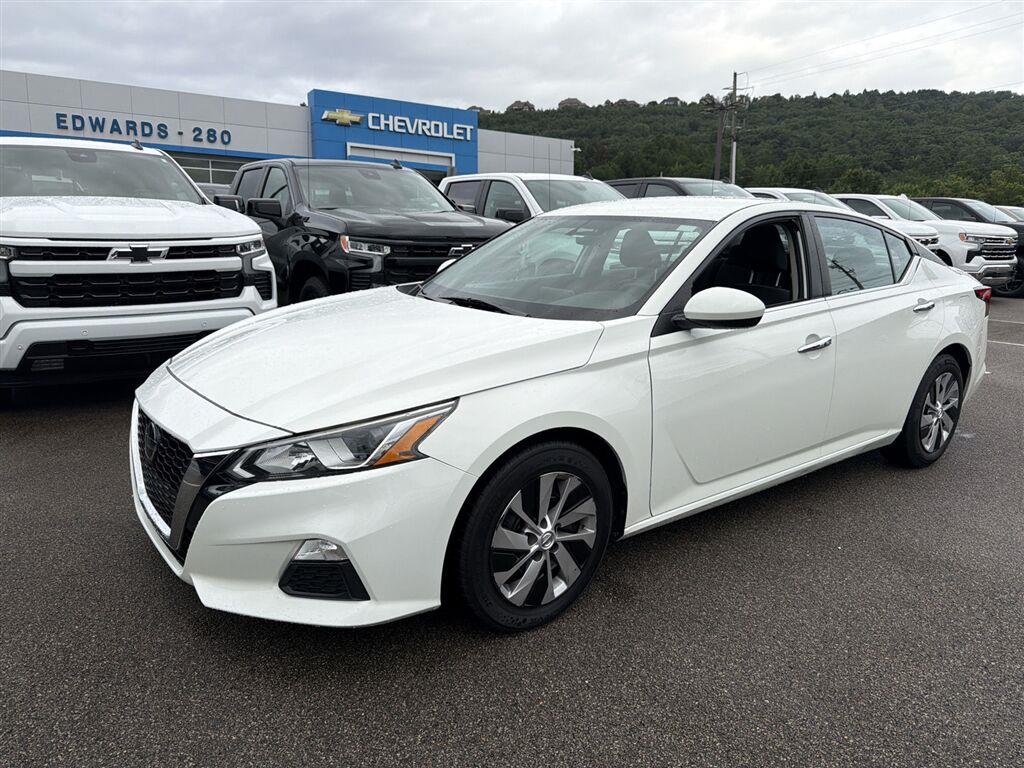 Glacier White 2020 Nissan Altima Sedan Front-Wheel Drive Continuously Variable Transmission