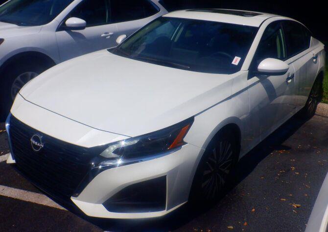 Pearl White Tricoat 2024 Nissan Altima Sedan Front-Wheel Drive Continuously Variable Transmission