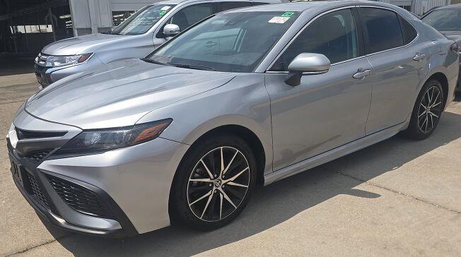Celestial Silver Metallic 2023 Toyota Camry Sedan Front-Wheel Drive Automatic