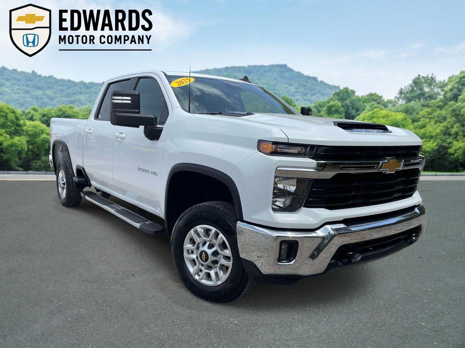 Summit White 2025 Chevrolet Silverado 2500HD LT Crew Cab 4WD Pickup Truck Four-Wheel Drive Automatic