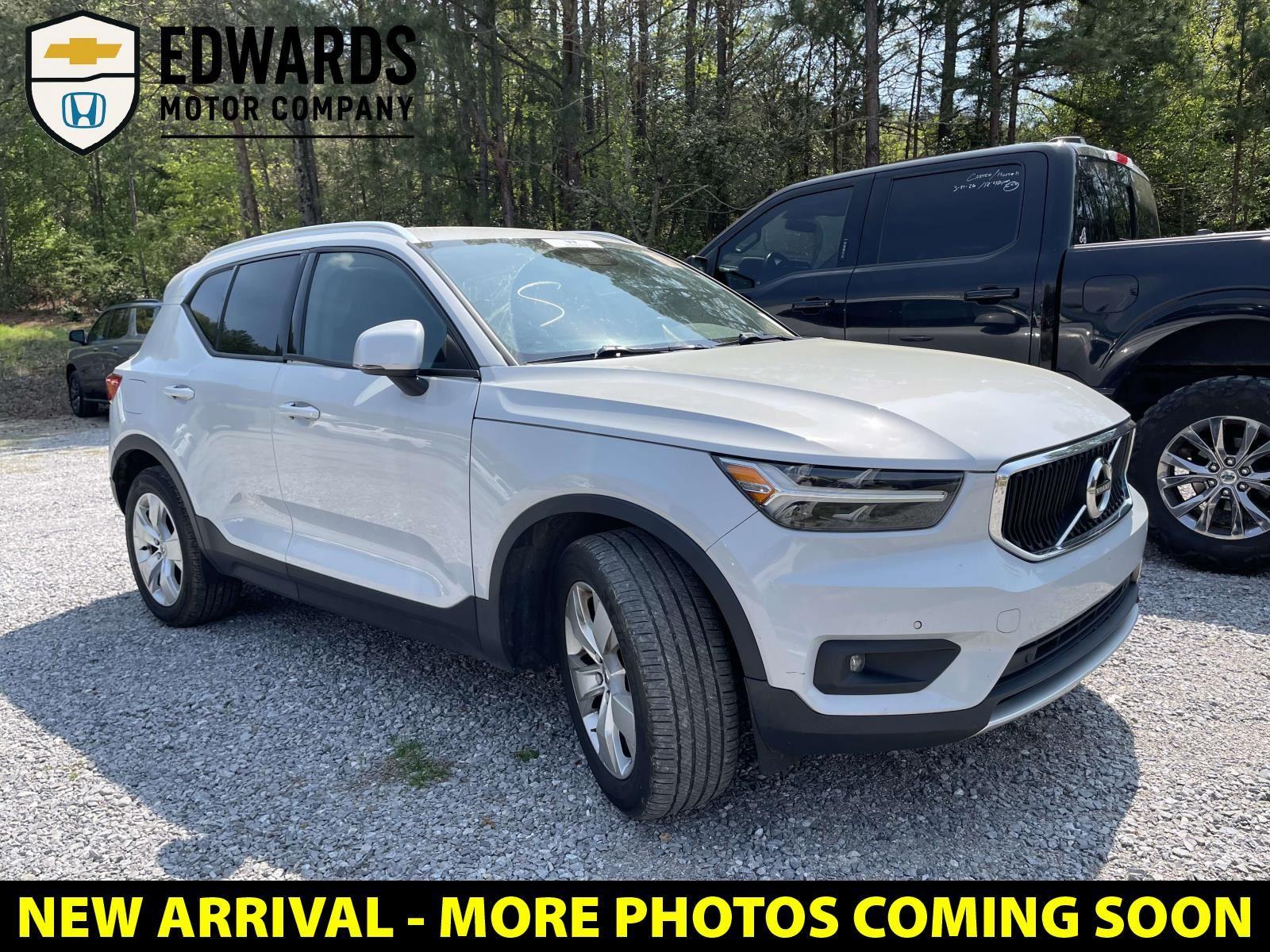 2022 Volvo XC40 T5 Momentum AWD