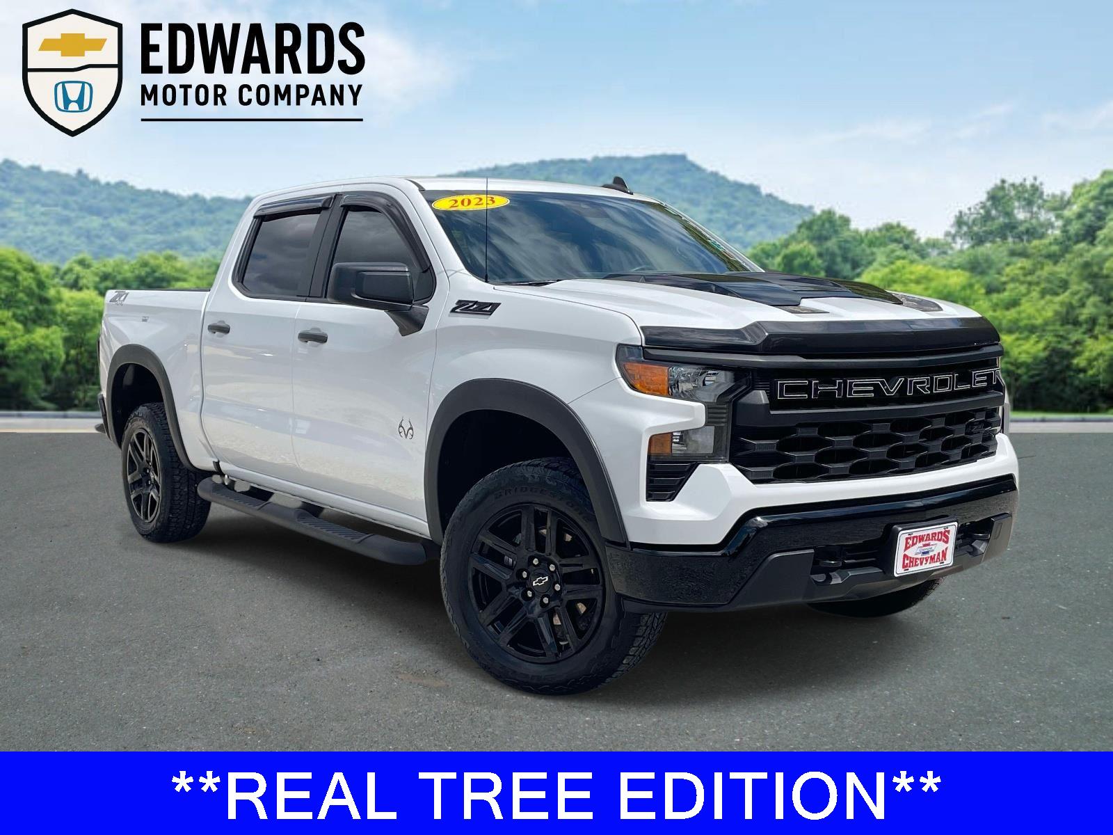 Summit White 2023 Chevrolet Silverado 1500 Custom Trail Boss Crew Cab 4WD Pickup Truck Four-Wheel Drive Automatic