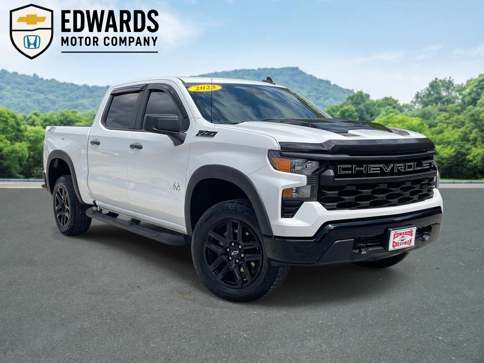 Summit White 2023 Chevrolet Silverado 1500 Custom Trail Boss Crew Cab 4WD Pickup Truck Four-Wheel Drive Automatic