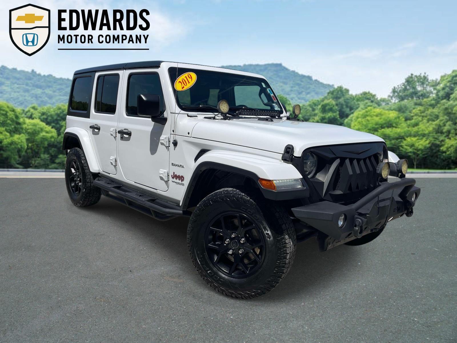 Bright White Clearcoat 2019 Jeep Wrangler Unlimited Sahara 4WD SUV / Crossover Four-Wheel Drive 8-Speed Automatic