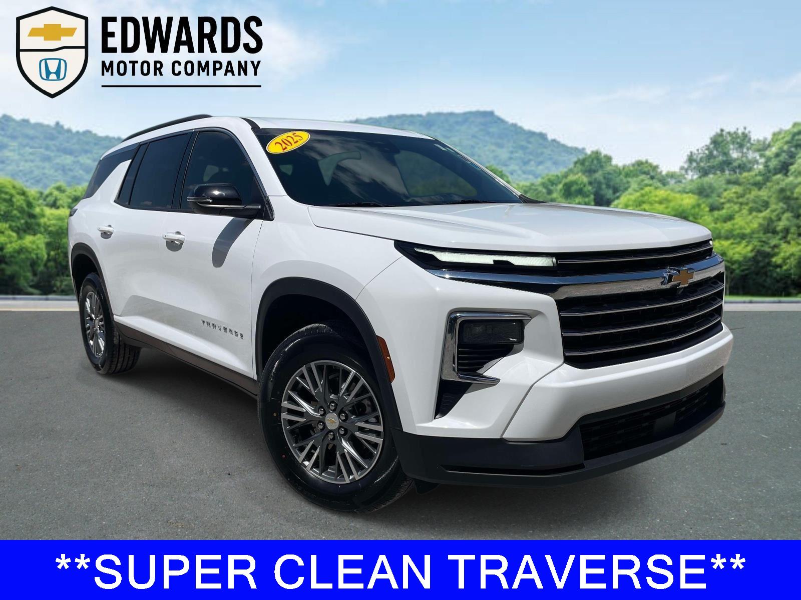 Summit White 2025 Chevrolet Traverse LT FWD SUV / Crossover Front-Wheel Drive 8-Speed Automatic