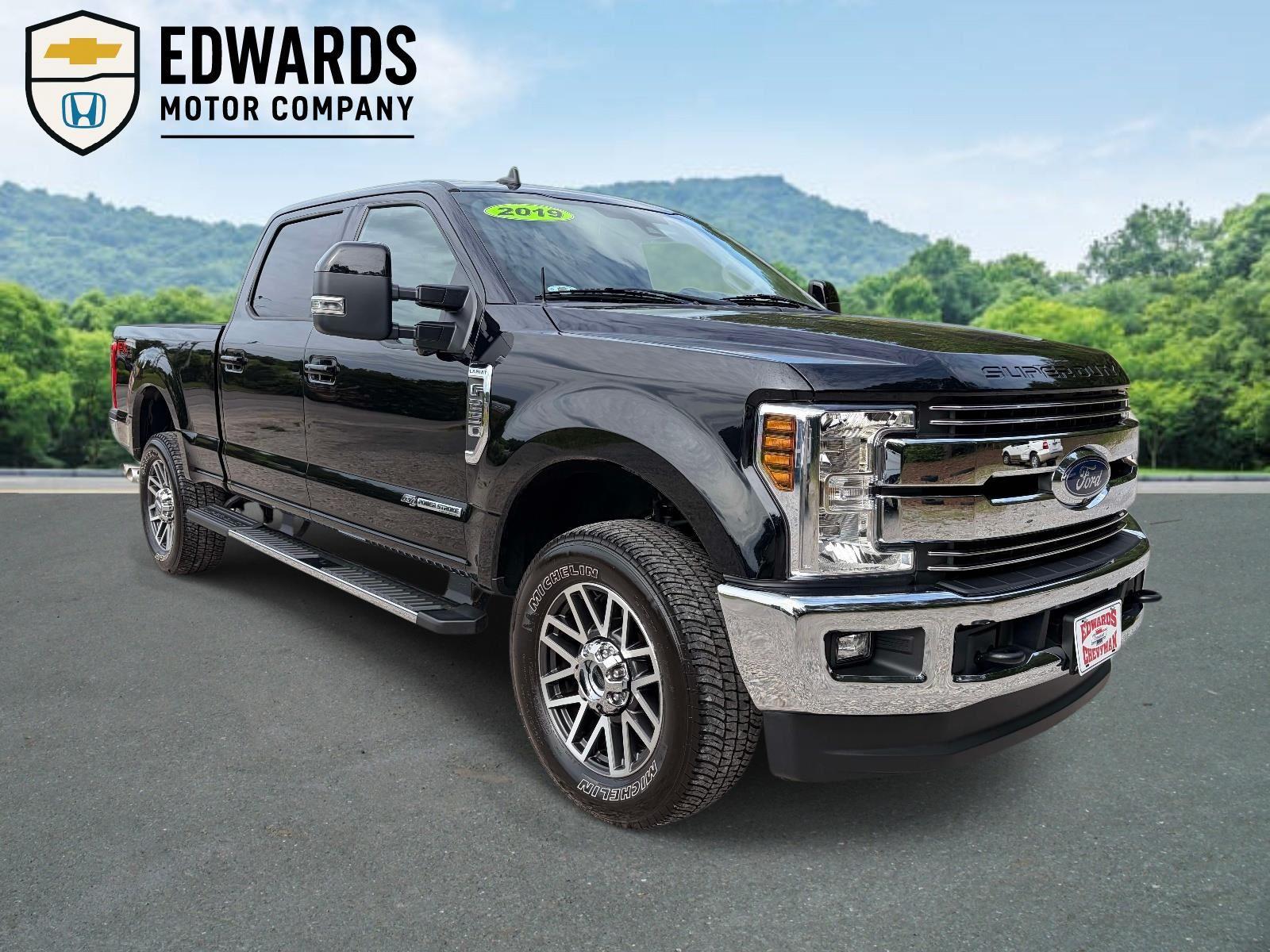 Agate Black Metallic 2019 Ford F-250 Super Duty Lariat Crew Cab 4WD Pickup Truck Four-Wheel Drive 6-Speed Automatic