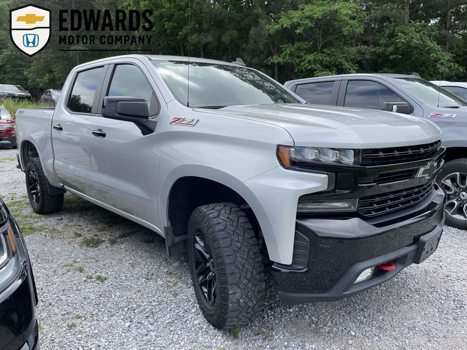 Silver Ice Metallic 2019 Chevrolet Silverado 1500 LT Trail Boss Crew Cab 4WD Pickup Truck Four-Wheel Drive 8-Speed Automatic