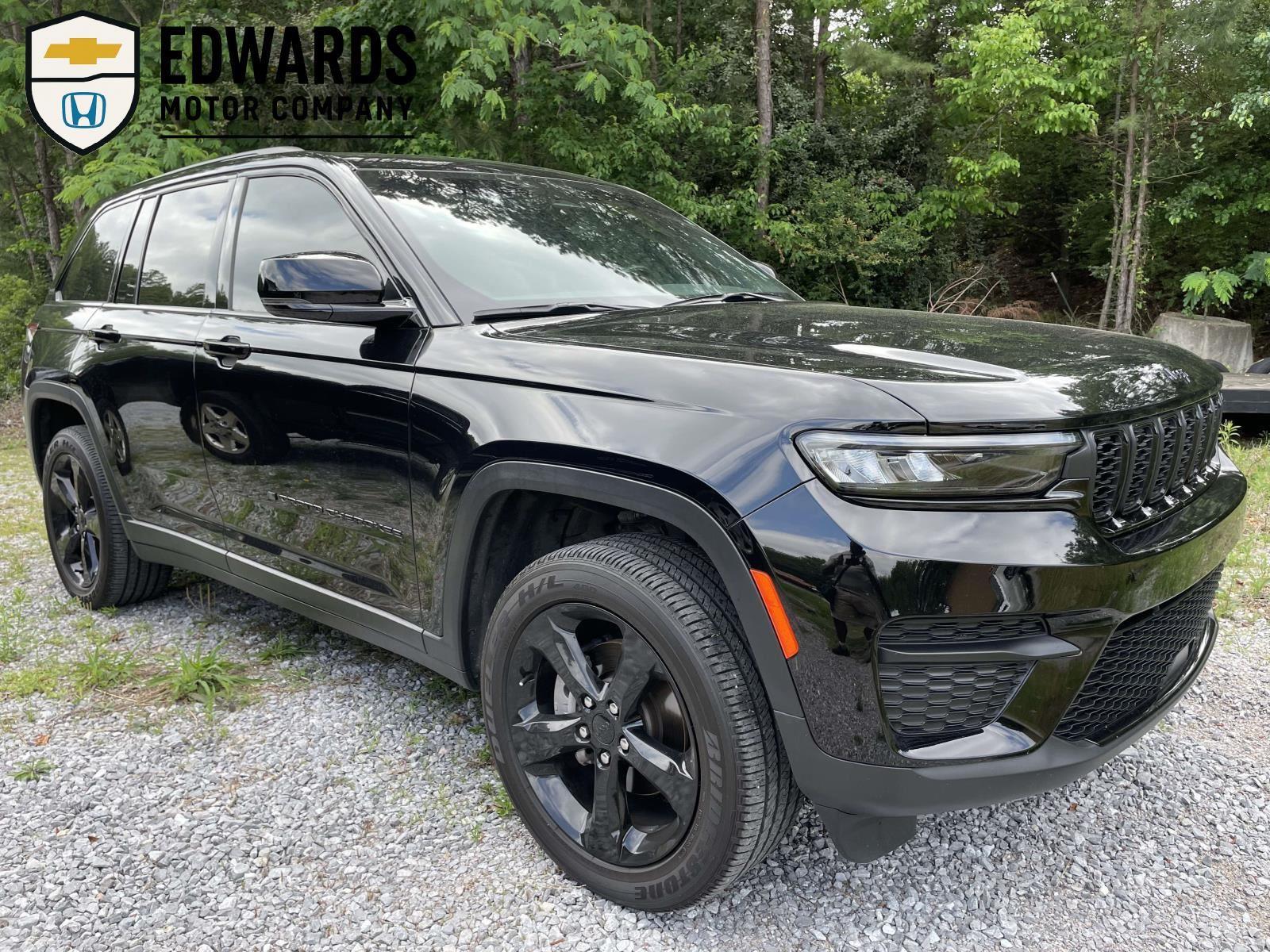 Diamond Black Crystal Pearlcoat 2025 Jeep Grand Cherokee Altitude X RWD SUV / Crossover 4X2 8-Speed Automatic