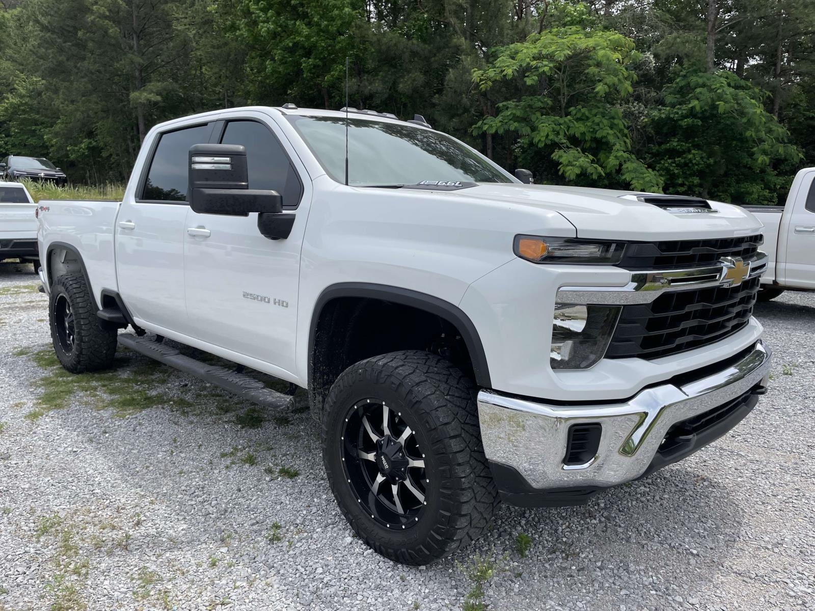 Summit White 2024 Chevrolet Silverado 2500HD LT Crew Cab 4WD Pickup Truck Four-Wheel Drive Automatic