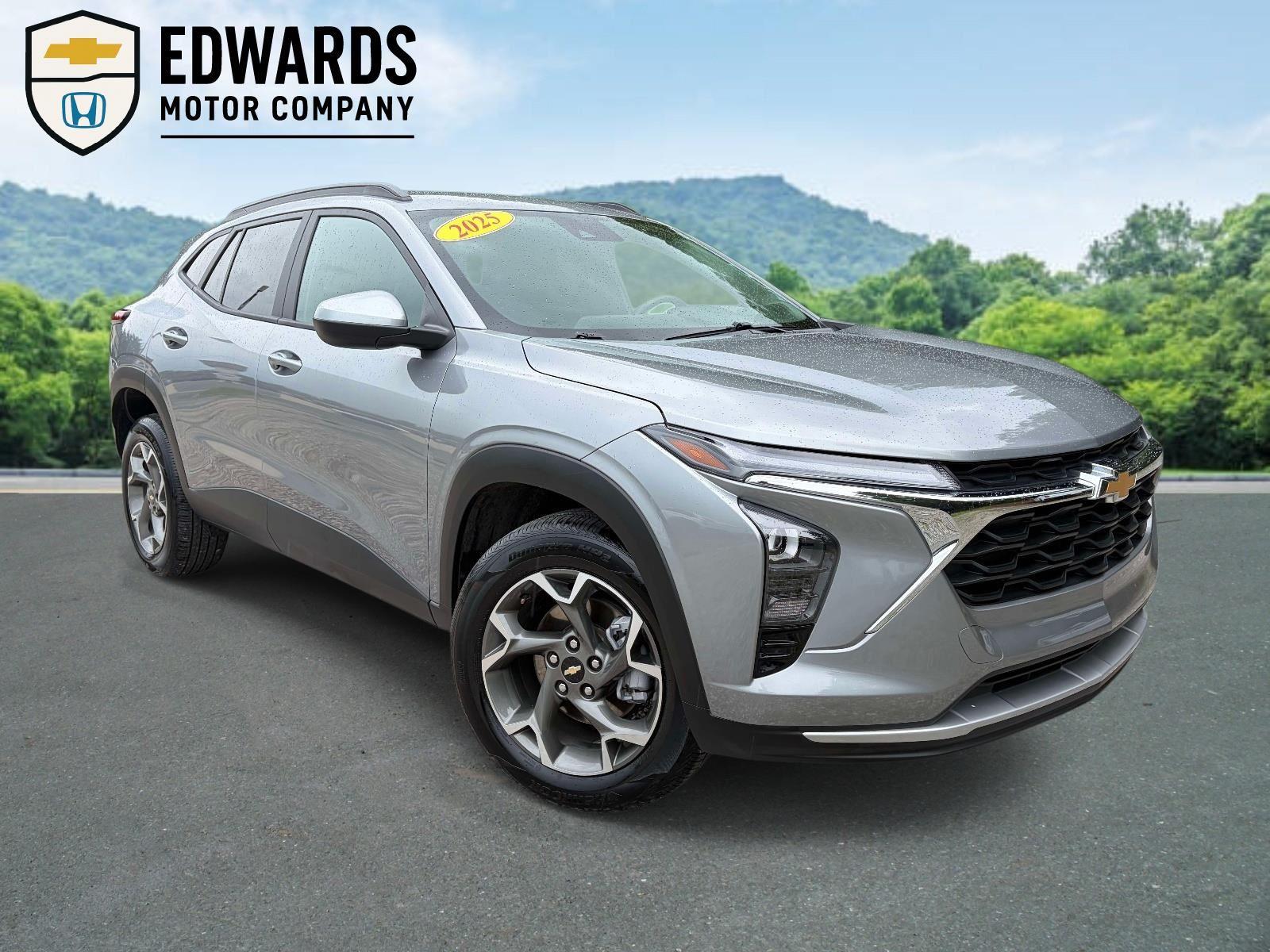 Sterling Gray Metallic 2025 Chevrolet Trax LT FWD SUV / Crossover Front-Wheel Drive 6-Speed Automatic