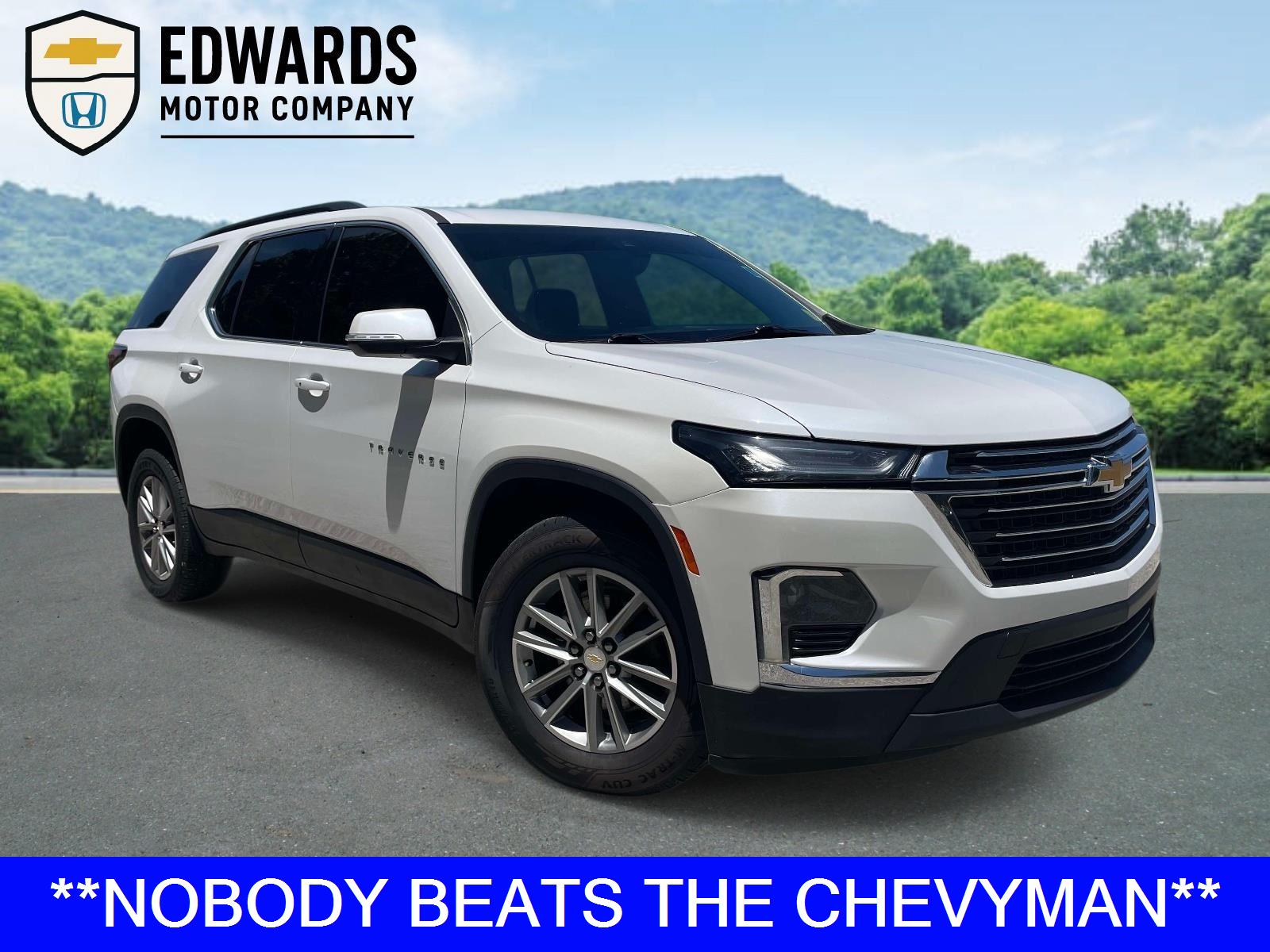 White (Iridescent Pearl Tricoat) 2022 Chevrolet Traverse SUV / Crossover Front-Wheel Drive 9-Speed Automatic