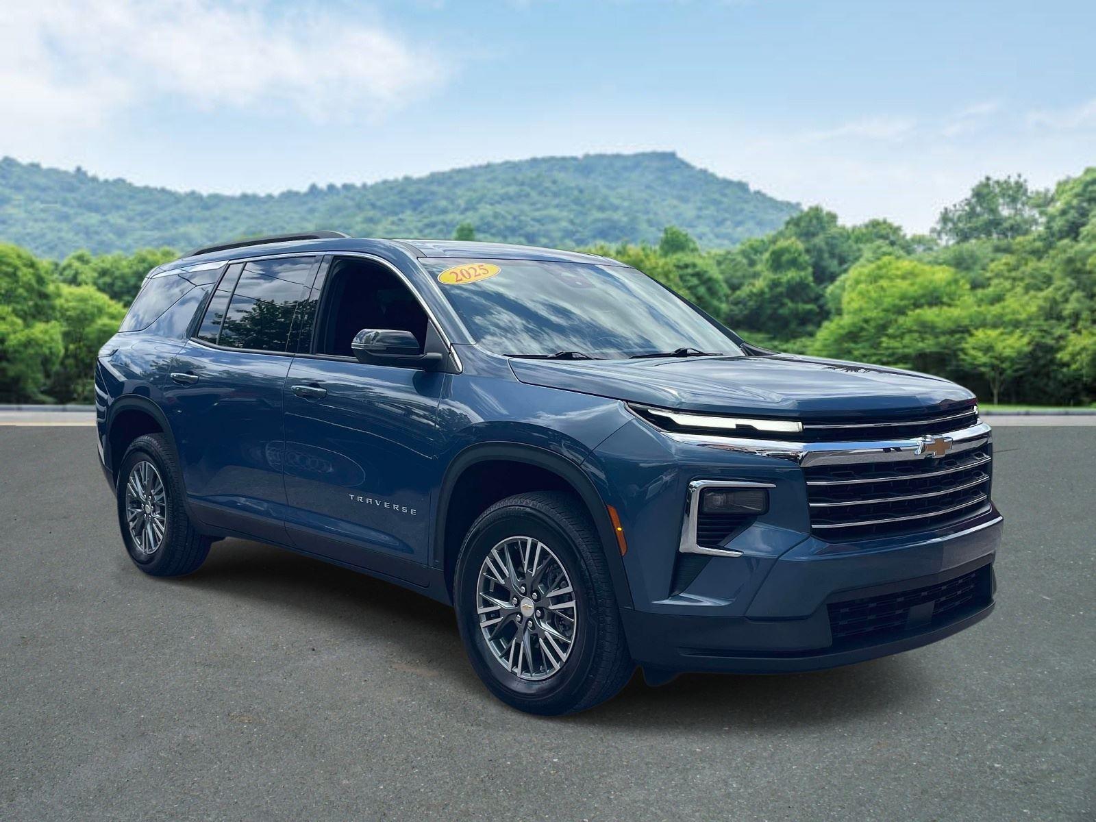 Lakeshore Blue Metallic 2025 Chevrolet Traverse SUV / Crossover Front-Wheel Drive 8-Speed Automatic