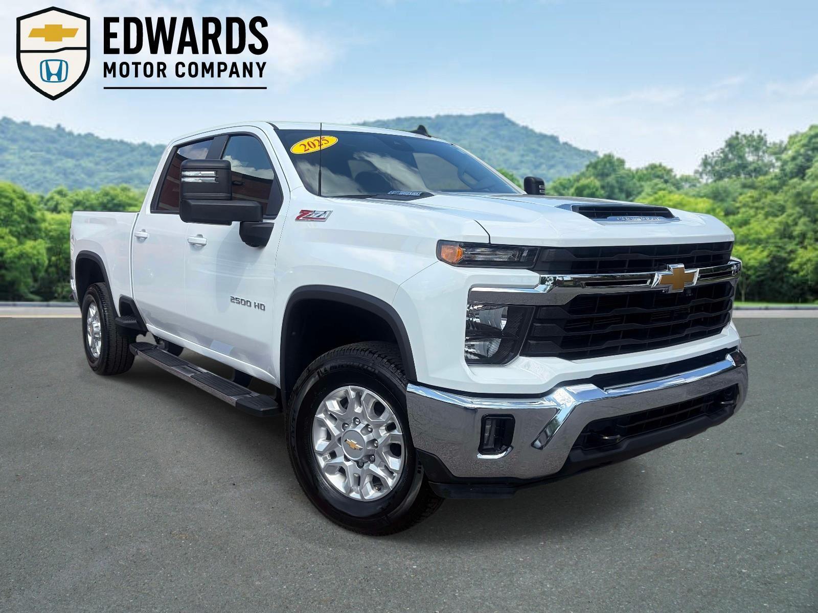 Summit White 2025 Chevrolet Silverado 2500HD Pickup Truck Four-Wheel Drive Automatic