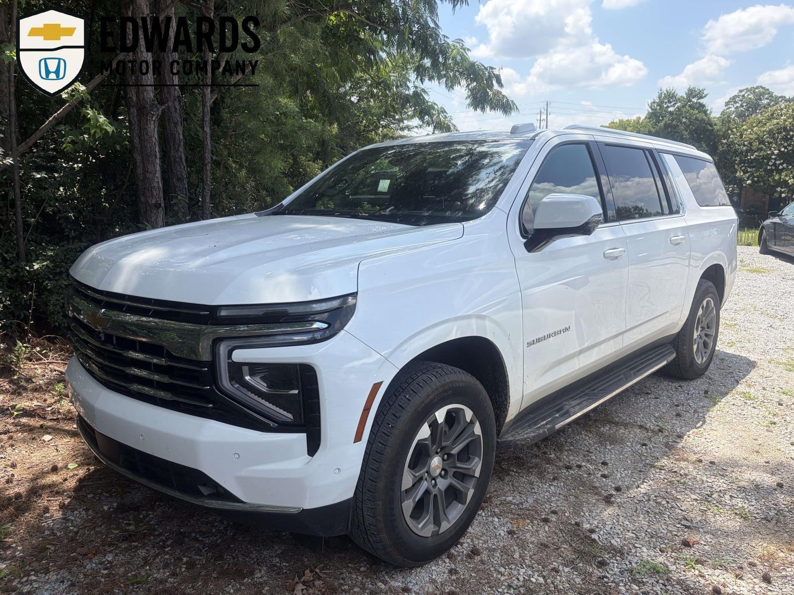Summit White 2025 Chevrolet Suburban SUV / Crossover 4X2 Automatic