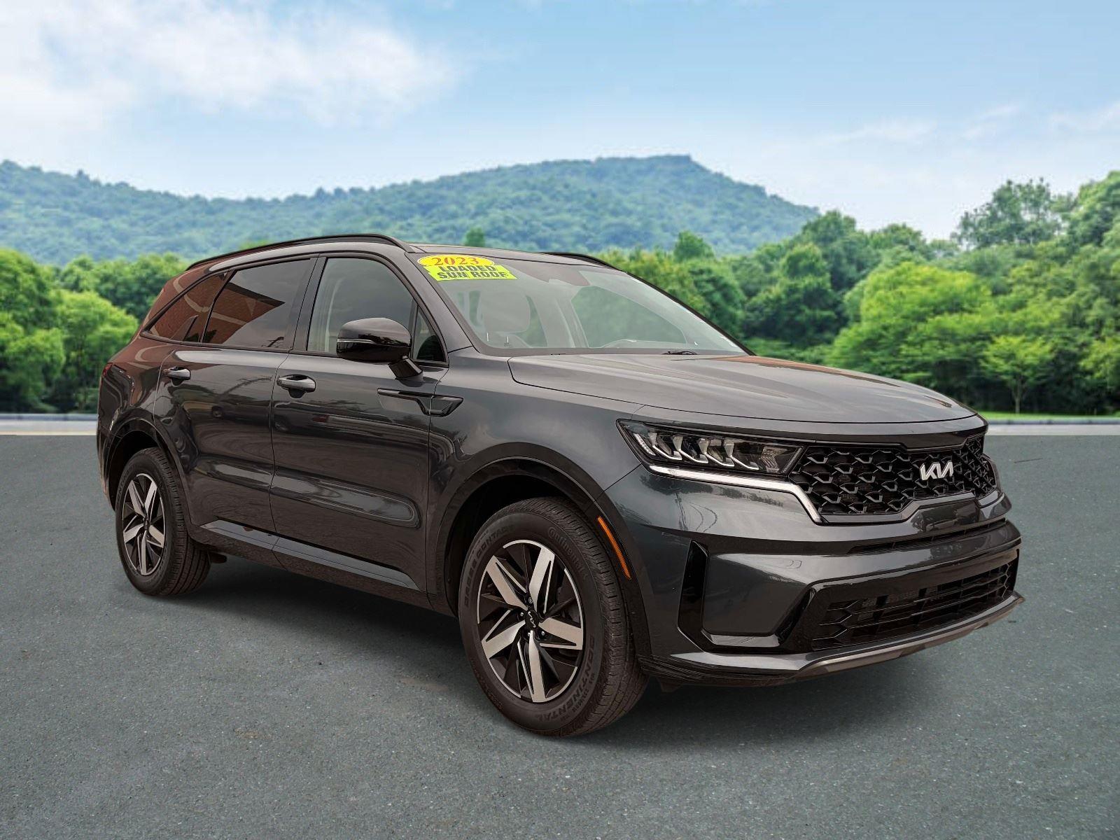 Gray (Gravity Grey) 2023 Kia Sorento SUV / Crossover Front-Wheel Drive Automatic