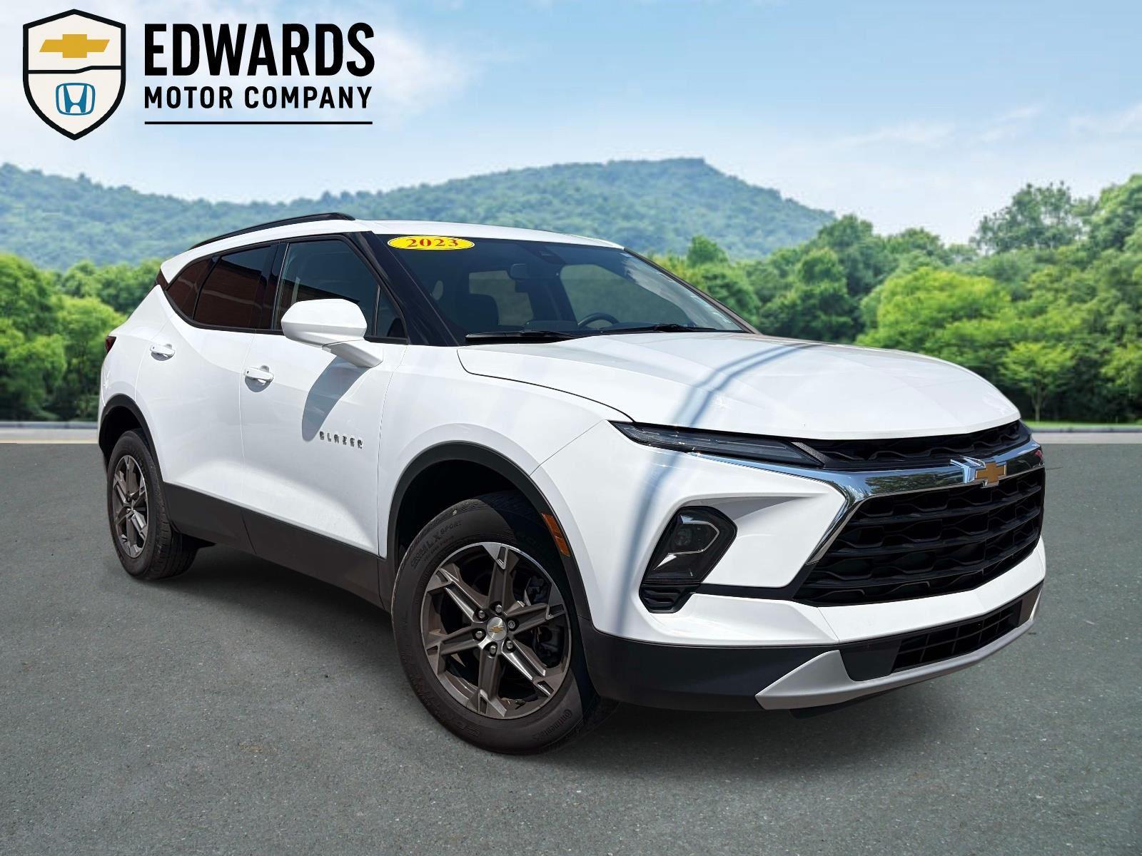 Summit White 2023 Chevrolet Blazer SUV / Crossover Front-Wheel Drive 9-Speed Automatic