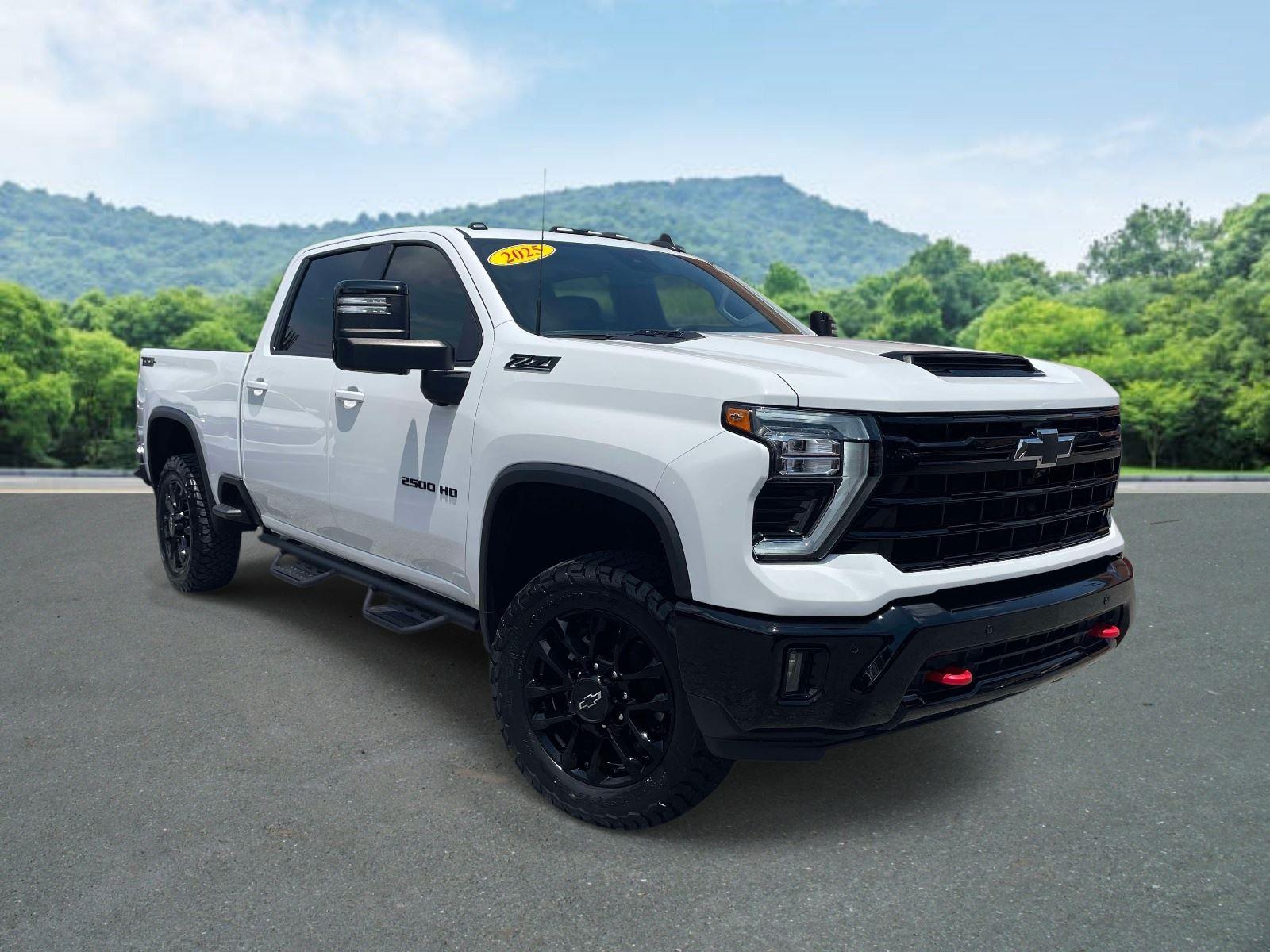 Summit White 2025 Chevrolet Silverado 2500HD Pickup Truck Four-Wheel Drive Automatic