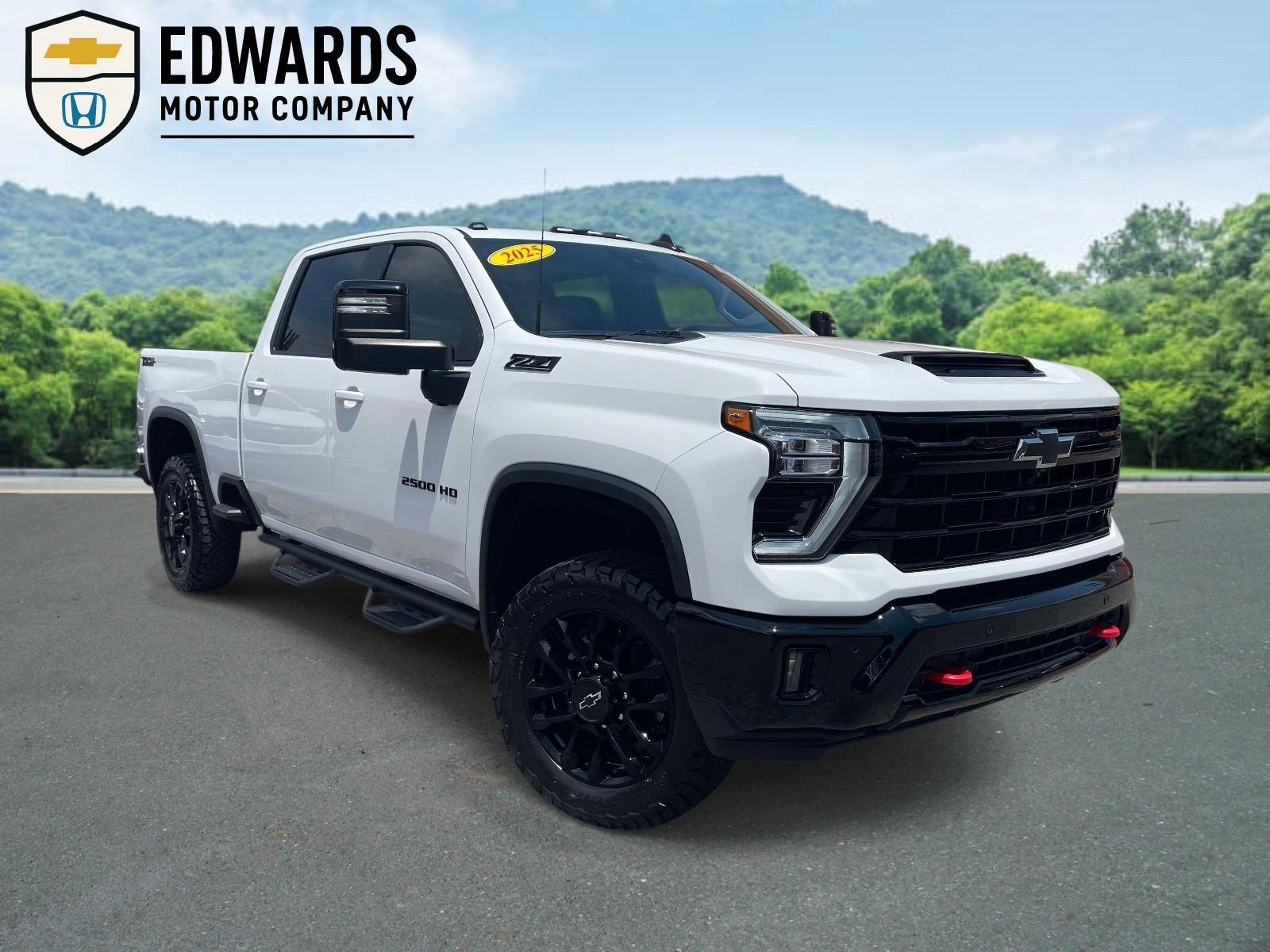 Summit White 2025 Chevrolet Silverado 2500HD Pickup Truck Four-Wheel Drive Automatic
