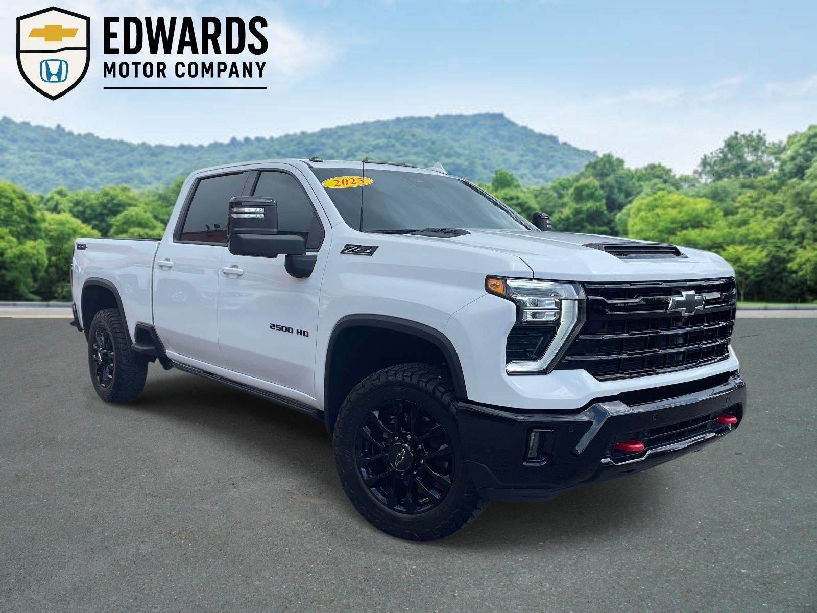 Summit White 2025 Chevrolet Silverado 2500HD Pickup Truck Four-Wheel Drive Automatic
