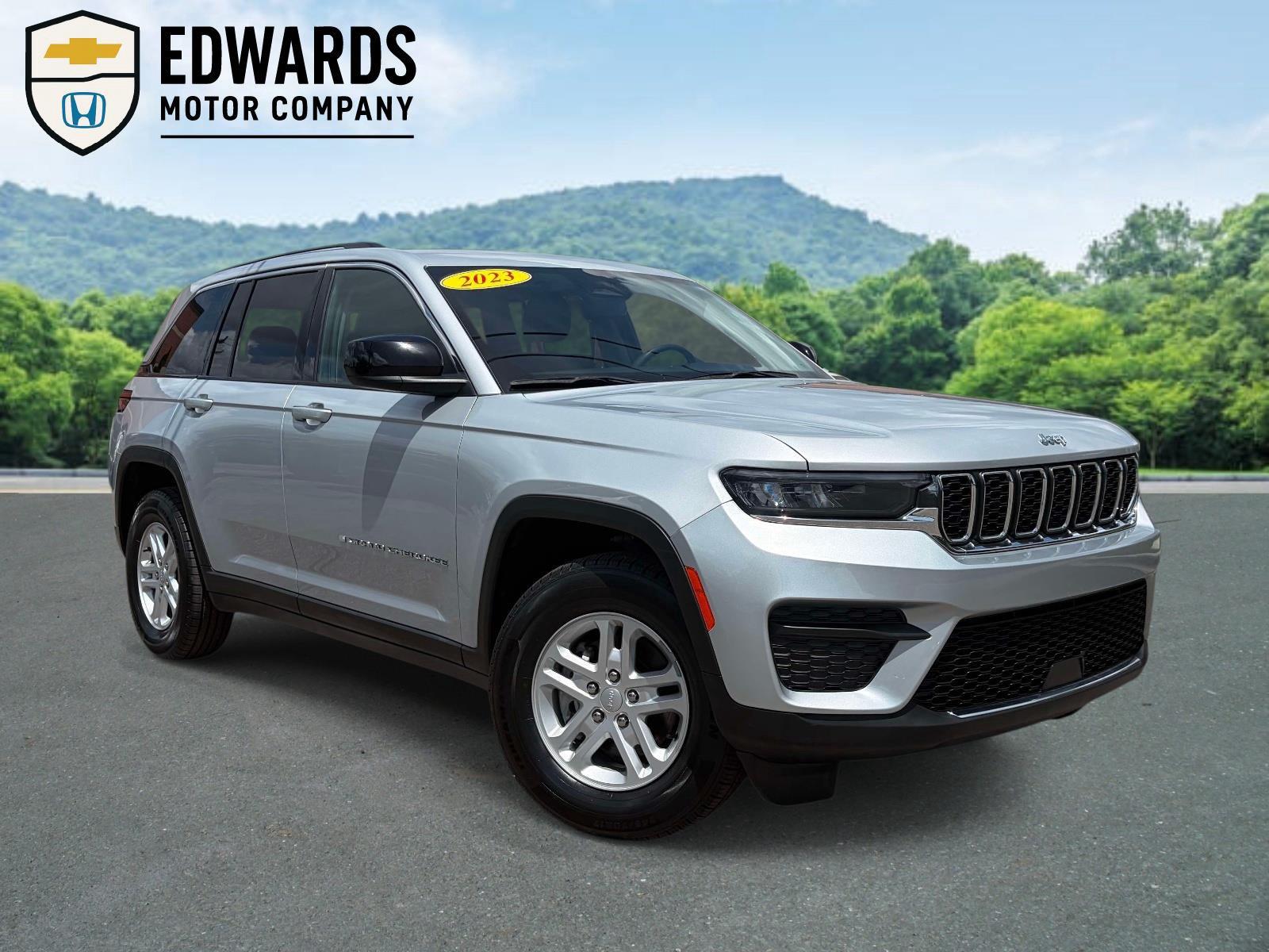 2023 Jeep Grand Cherokee Laredo RWD